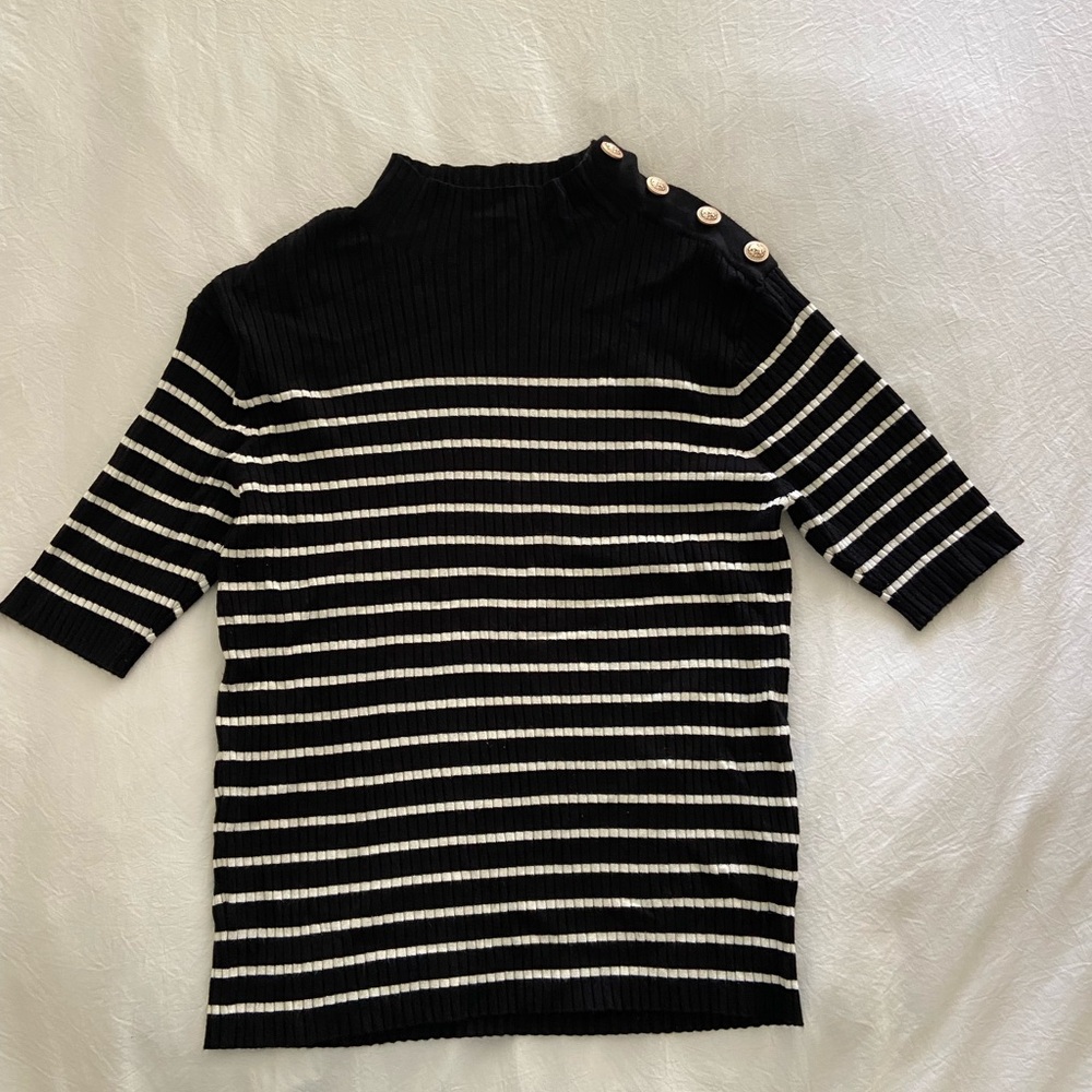 Mock neck light weight short sleeve sweater